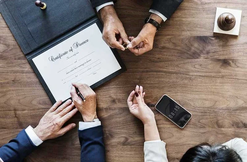 تأثیر طلاق بر حقوق مالی زوجین: تحلیل حقوقی و راهکارها